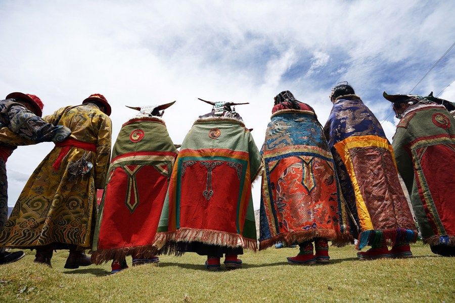 Traditional Burang clothes in SW China's Tibet