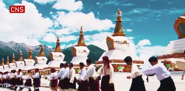 Traditional Tibetan costumes thrive in modern era