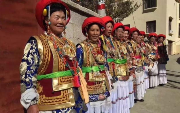 Tibetan seamstress creates brand with ethnic dresses