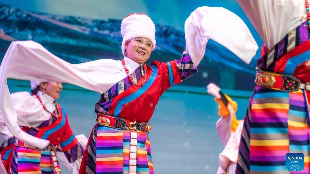 Art show held to celebrate Chongyang Festival in Lhasa, Tibet