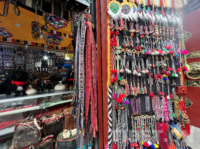 Popular mini version of Tibetan handicrafts