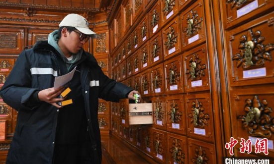 【Craftsmen in Xizang】Garma Qoigyai -- Do Academic Research on Tibetan Medicine with Originality