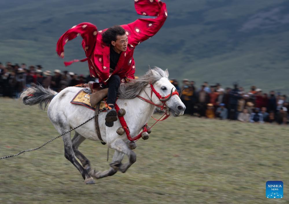 Horse racing event kicks off in SW China's Sichuan