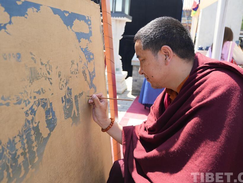 Exhibition Showing the Intangible Cultural Heritage Crafts of Rangtang Was Held in Beihai Park