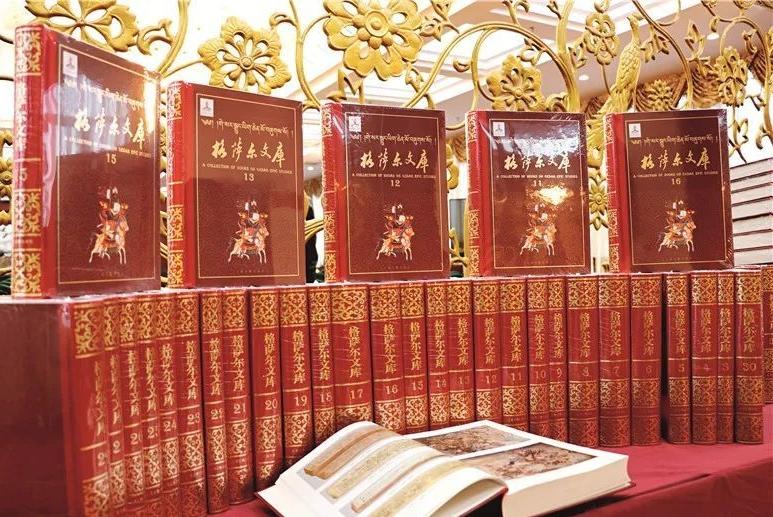 The Transformation of Textual Pattern of Epic Ling Gesar: From Heroic Epic to Religious Narrative