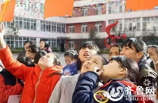 Tibetan students in Jinan celebrate Lantern Festival