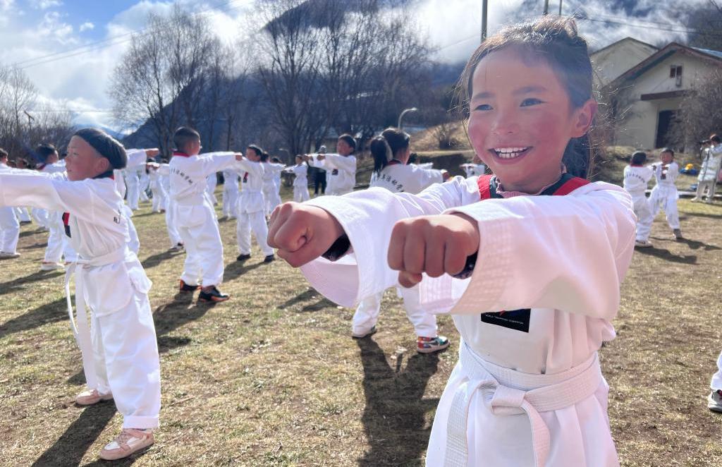 Teenagers in pastoral areas of Tibet attend taekwondo camp