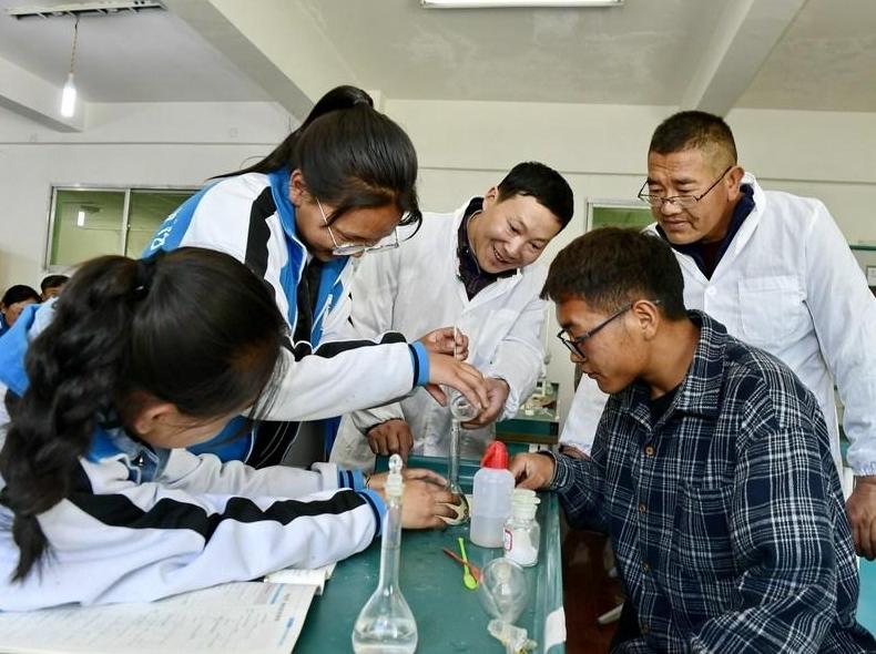 Education goes beyond classroom for voluntary teacher in Tibet