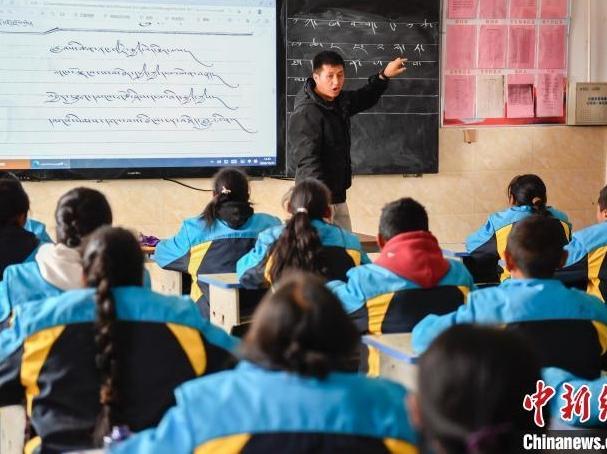 Nyainrong, Xizang: Colorful Interest-oriented Classes on Campus