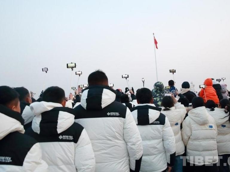 Ngari Students Watching the Flag-raising Ceremony at Tian’anmen Square