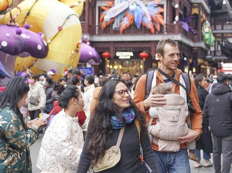 China steps up policy support to facilitate travel, shopping for overseas visitors