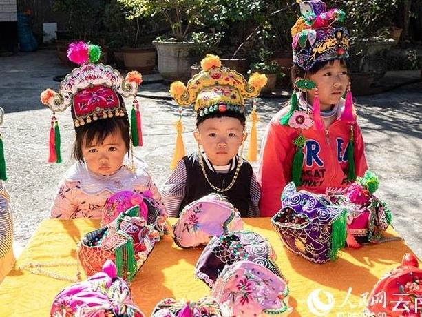 Ancient embroidery finds new life in SW China's Yunnan
