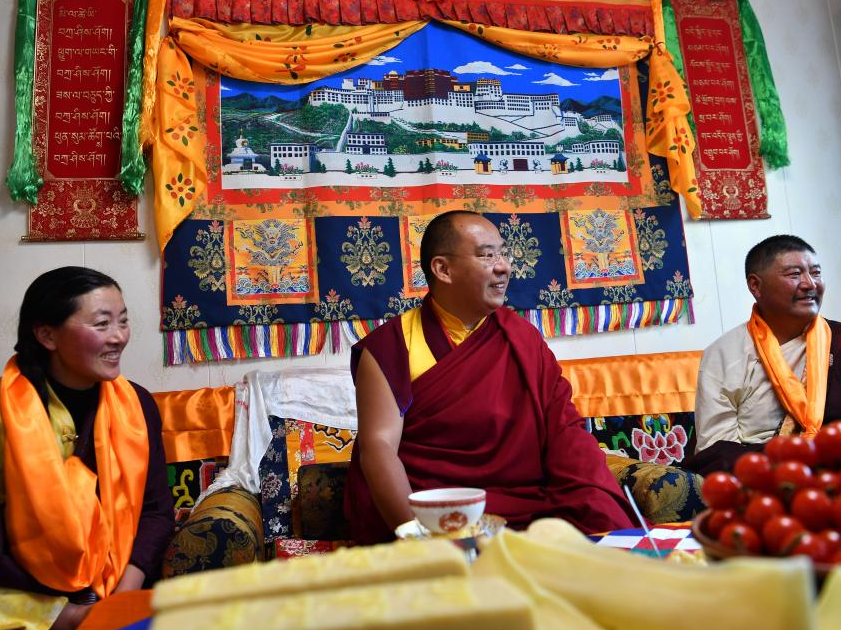 Panchen Rinpoche conducts Buddhist, social activities in Xizang's Qamdo, Nagqu