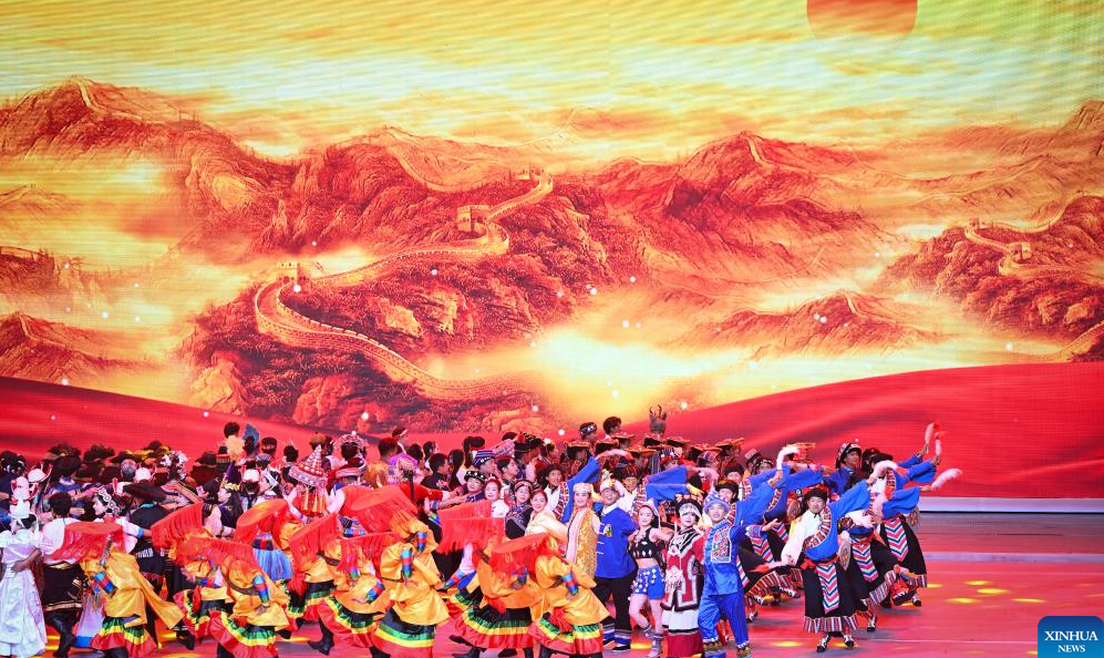 Gala held in Lhasa to mark 60th founding anniv. of Xizang Autonomous Region