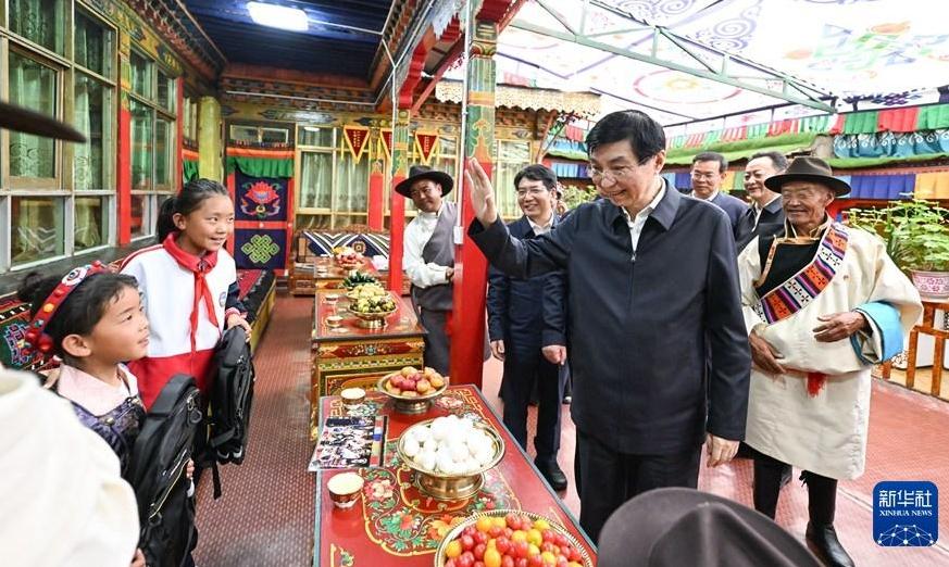 Central delegation visits officials, residents in multiple areas of Xizang