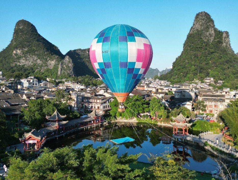 Holiday travel boom reflects resilience and vitality of Chinese economy