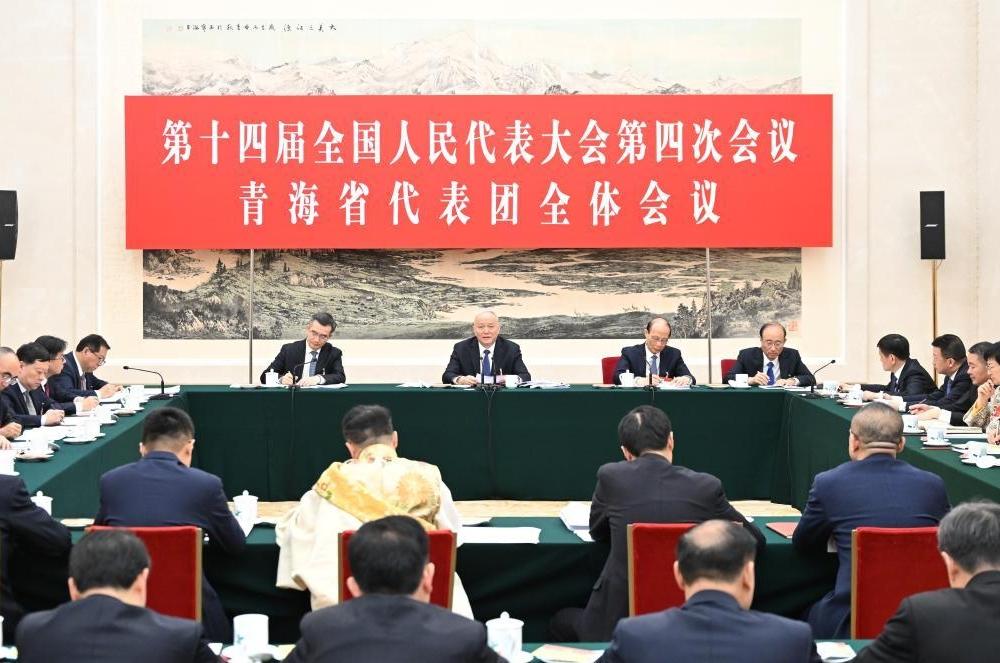 Chinese leaders attend deliberations at annual legislative session