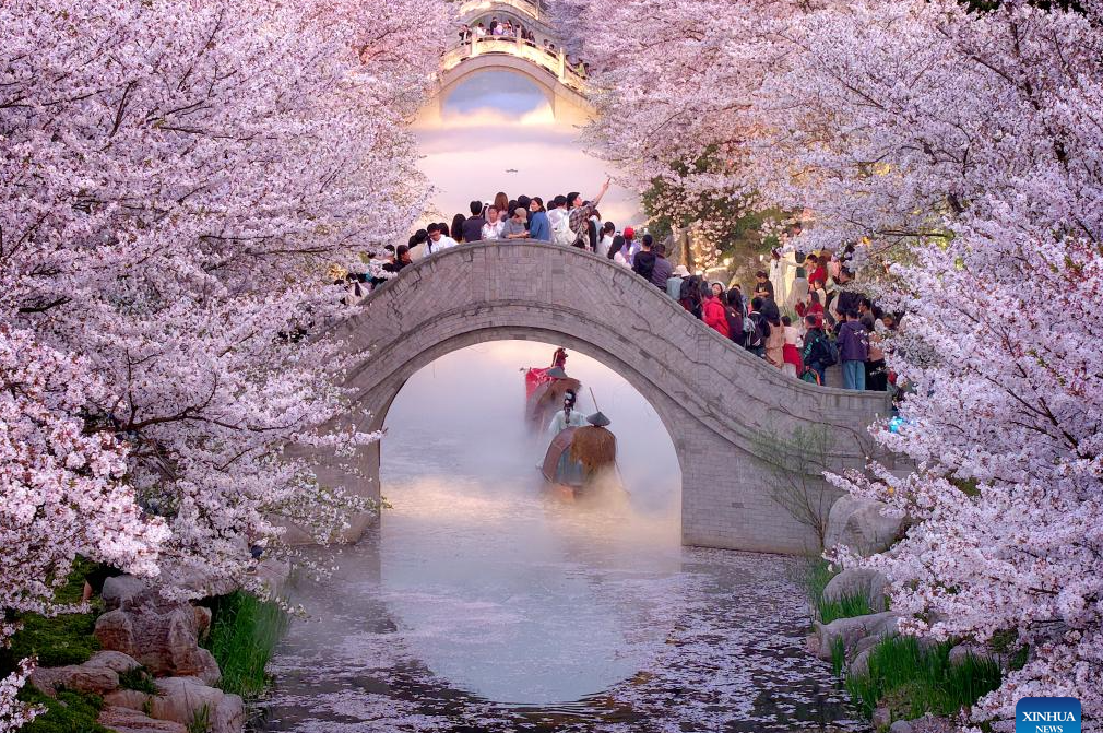 Tourism boosts spring economy during Qingming Festival holiday