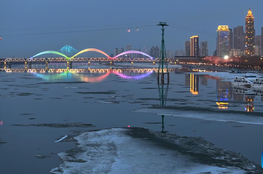 View of drift ice floating on surface of Heilongjiang River, Songhua River