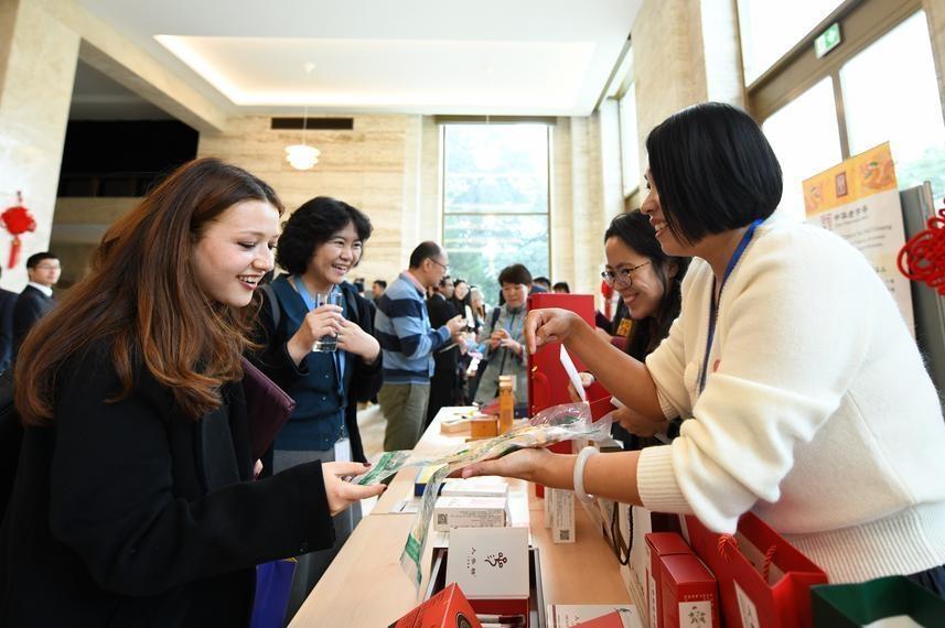Traditional Chinese herbs gain popularity abroad amid