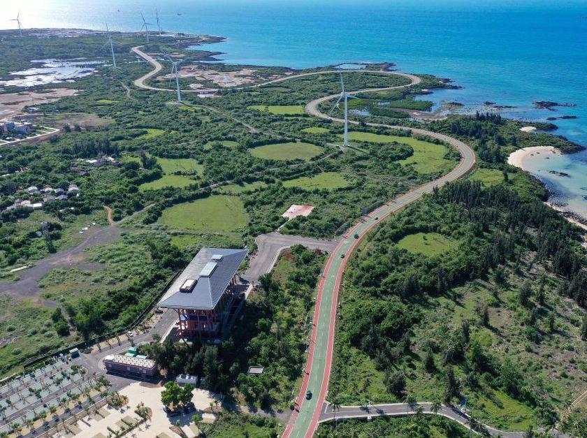 China's Hainan sees surge in visitors during summer holiday season