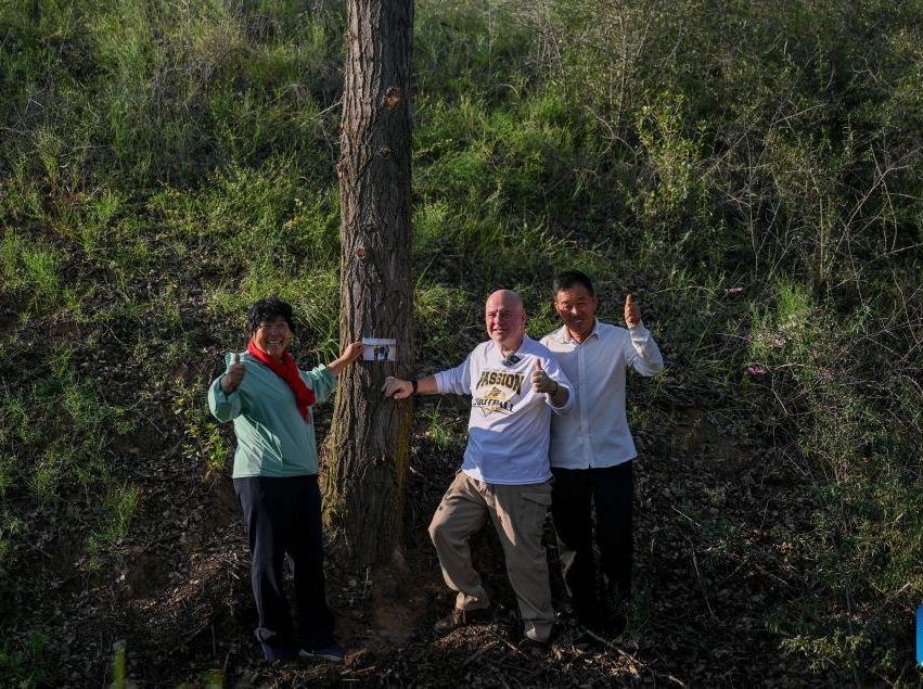Feature: A Maowusu reunion rooted in American's kindness, forged by Chinese farmer's grit