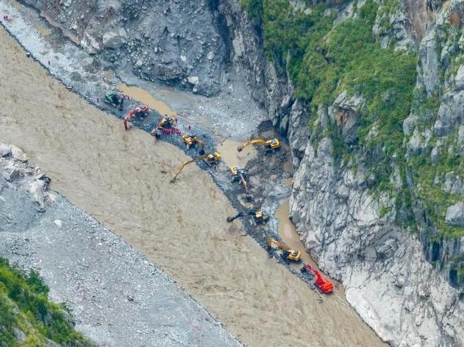 How China mounts multi-pronged rescue after deadly mudslide
