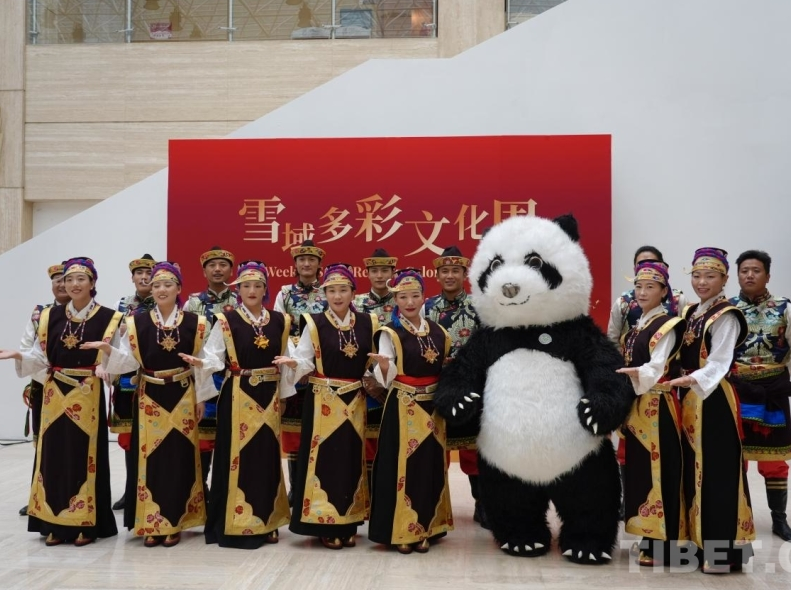 Colorful Snowland Culture Week Opens at Beijing Language and Culture University​