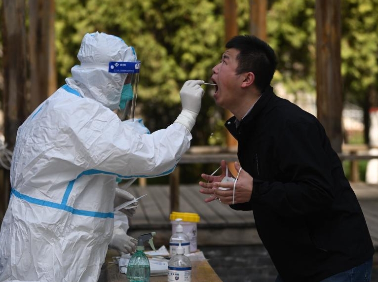 People take nucleic acid tests in Xining, Qinghai