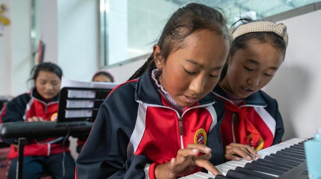 Children in Tibet enjoy better education resources