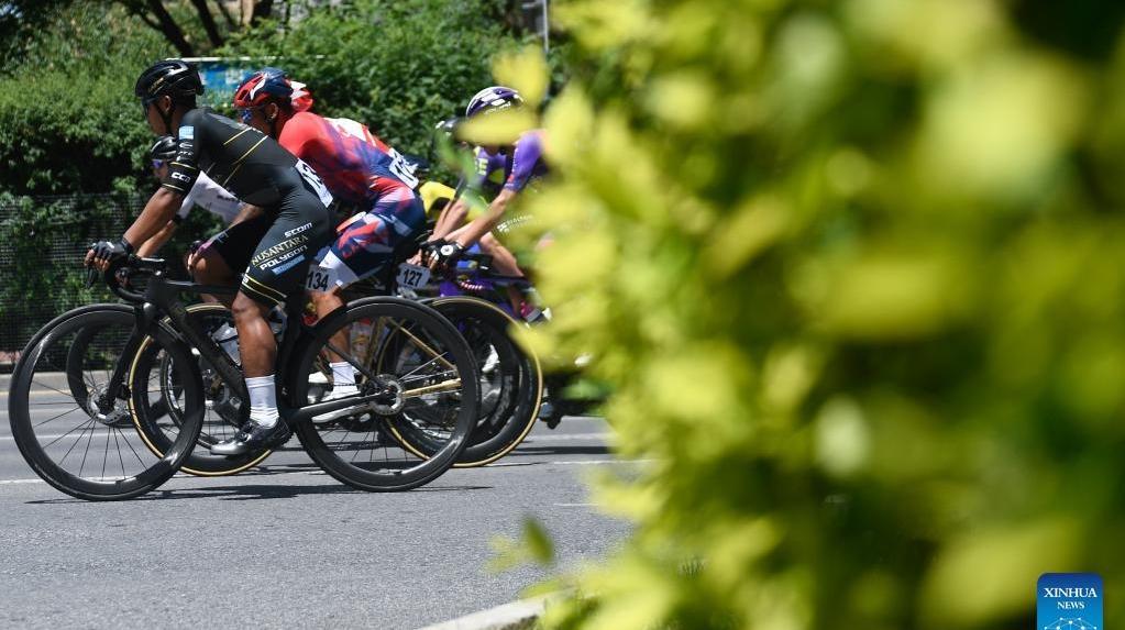 Highlights of Qinghai Lake cycling race