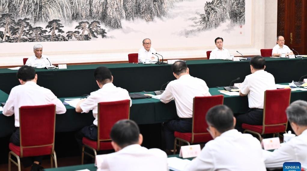 Senior legislator urges law enforcement to protect Qinghai-Tibet Plateau