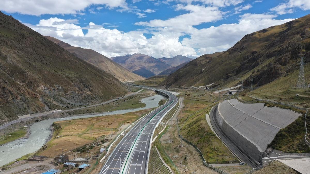 After 2 years, Beijing-Tibet highway paying dividends