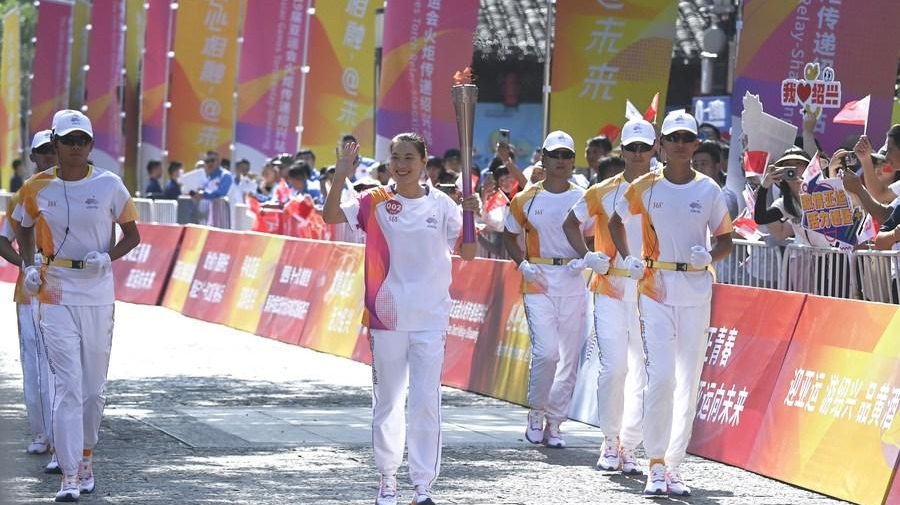 Asian Games torch relay highlights dreams in Shaoxing