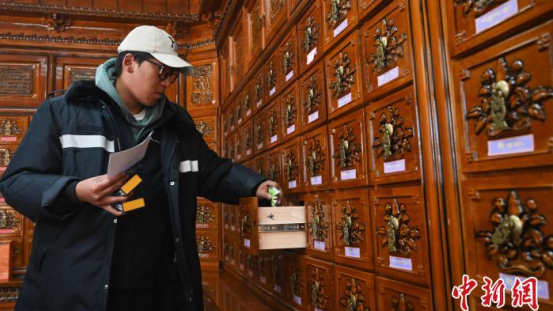 【Craftsmen in Xizang】Garma Qoigyai -- Do Academic Research on Tibetan Medicine with Originality