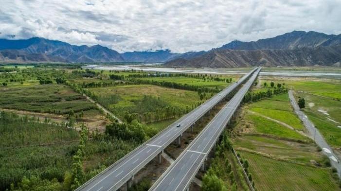 Improving transport makes life more convenient for Xizang residents