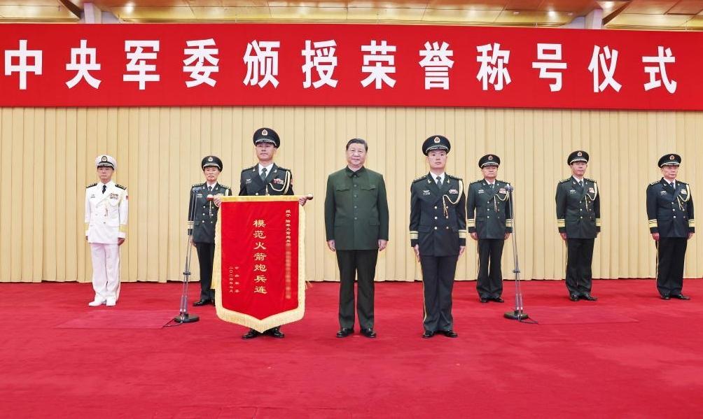 Xi presents honorary flag to rocket artillery company