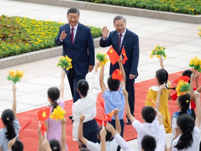 Xi, Lam hold talks, guiding development of China-Vietnam community with shared future