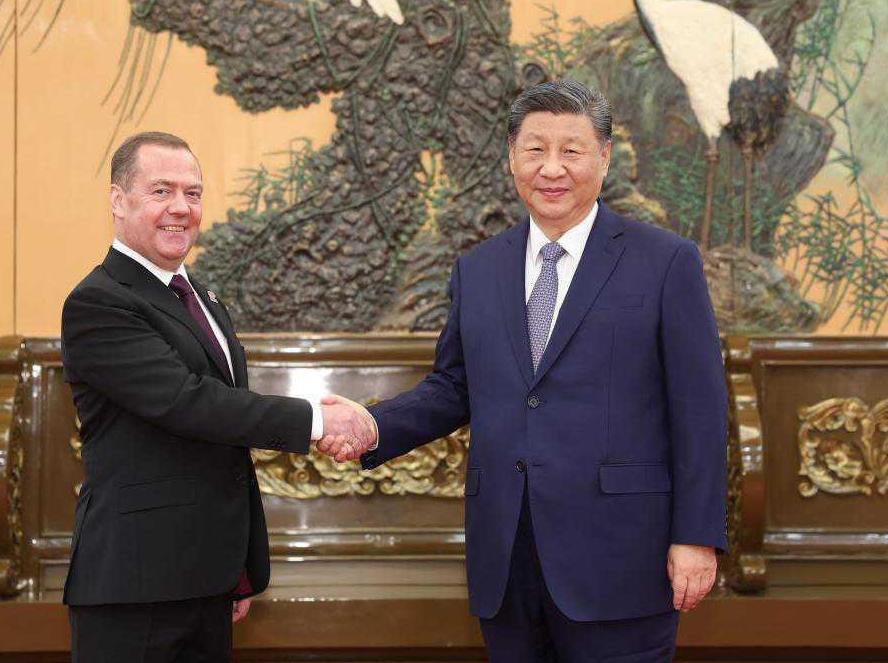 Xi meets United Russia party chairman Medvedev