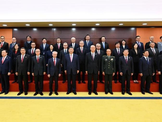 Xi meets new officials of Macao SAR's executive, legislative, judicial organs