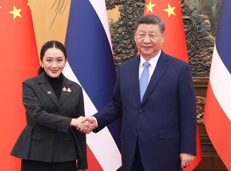 Xi meets Thai PM