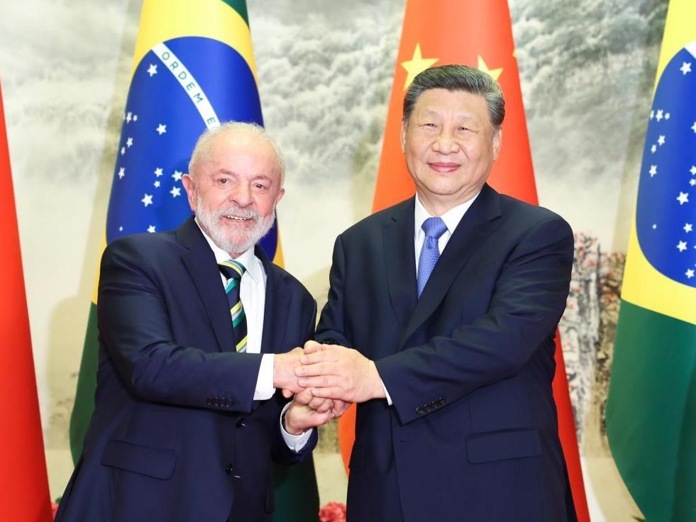 Xi holds talks with Brazilian president