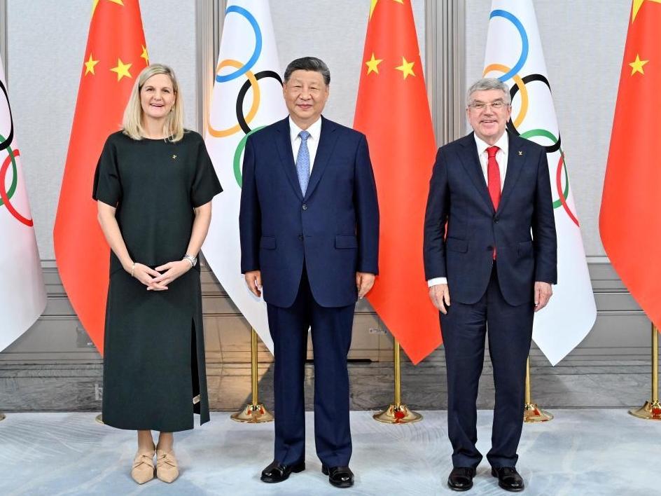 Xi meets with IOC President Coventry, Honorary President for Life Bach