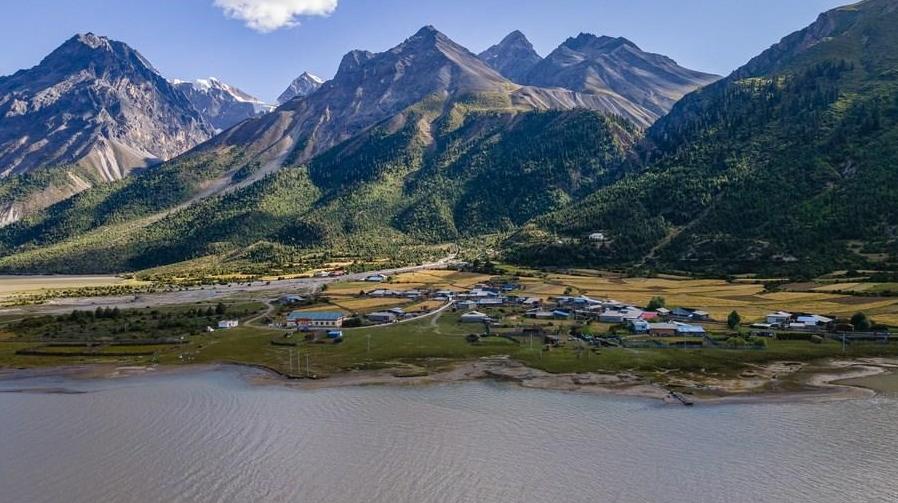 Tibet Story: Hillside village's eco-friendly garbage recycling cause