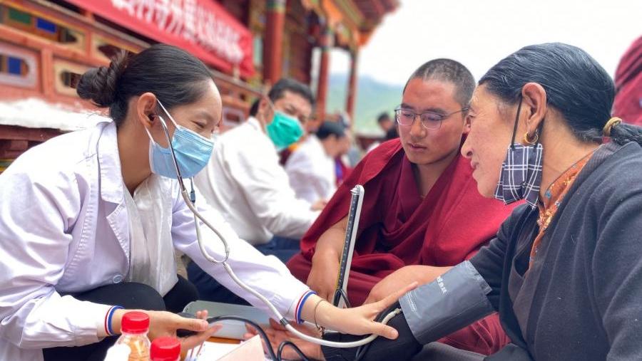 Medical Experts from Beijing Carry Out Free Clinical Treatment in Beri Monastery