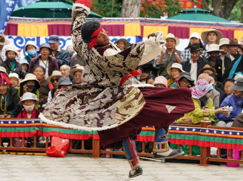 Tibetan opera performances staged in Lhasa to celebrate traditional Shoton Festival