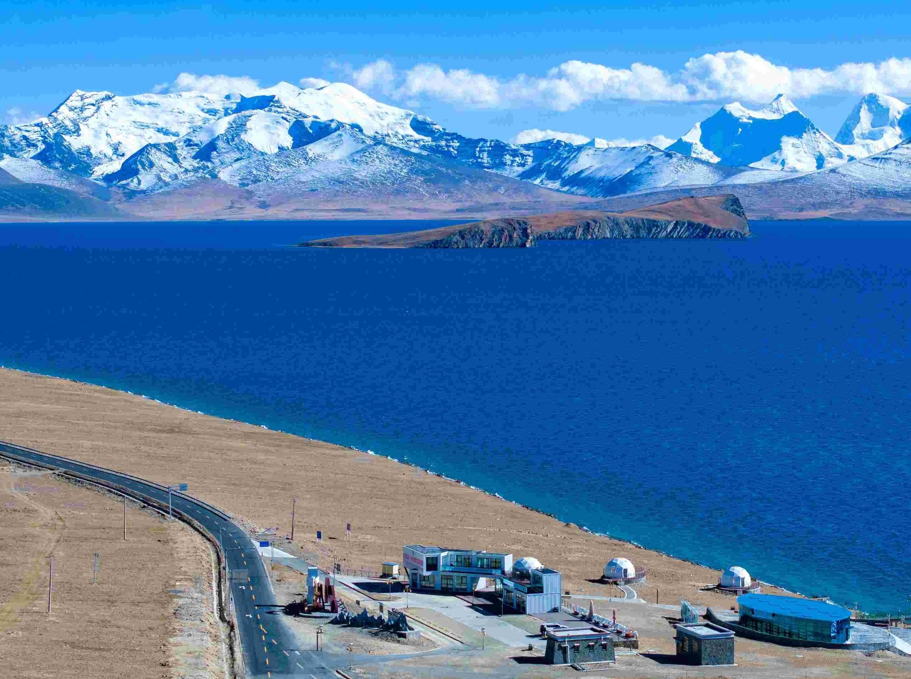 High-altitude lake draws visitors to SW China's Xizang