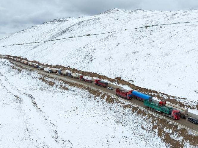 High-altitude highways pave way for prosperity in China's ethnic minority areas