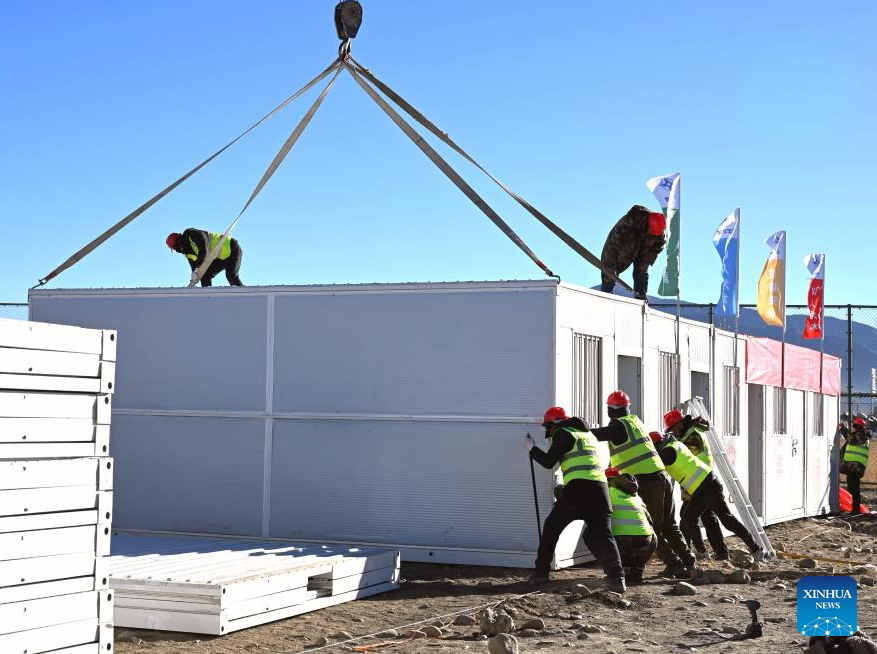 400 mobile houses start to be built in quake affected Lnaza County of Xizang