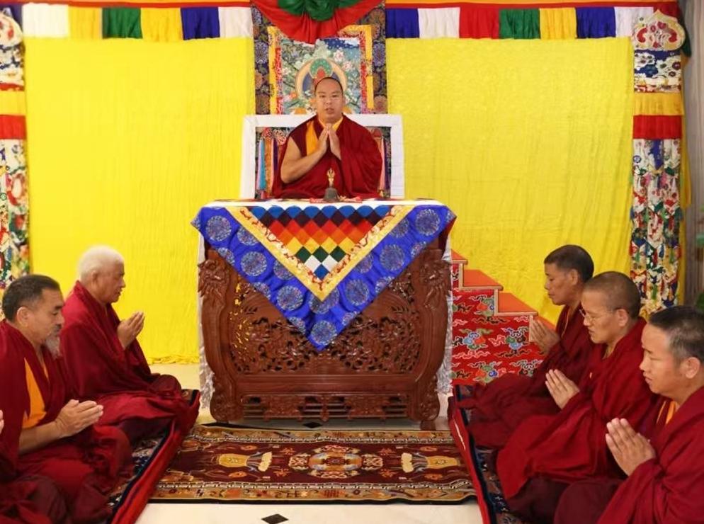 Panchen Rinpoche Chants Prayers for Quake-hit Areas in Xizang